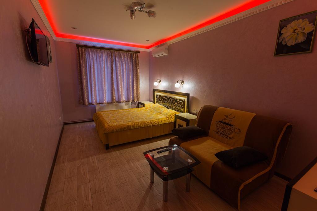 איוונו-פרנקיבסק Modern Apartment On Akademika Sakharova 27A מראה חיצוני תמונה