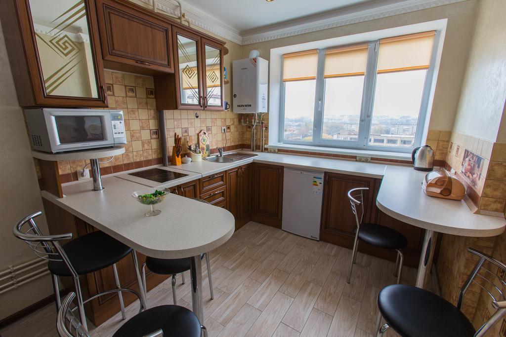 איוונו-פרנקיבסק Modern Apartment On Akademika Sakharova 27A מראה חיצוני תמונה