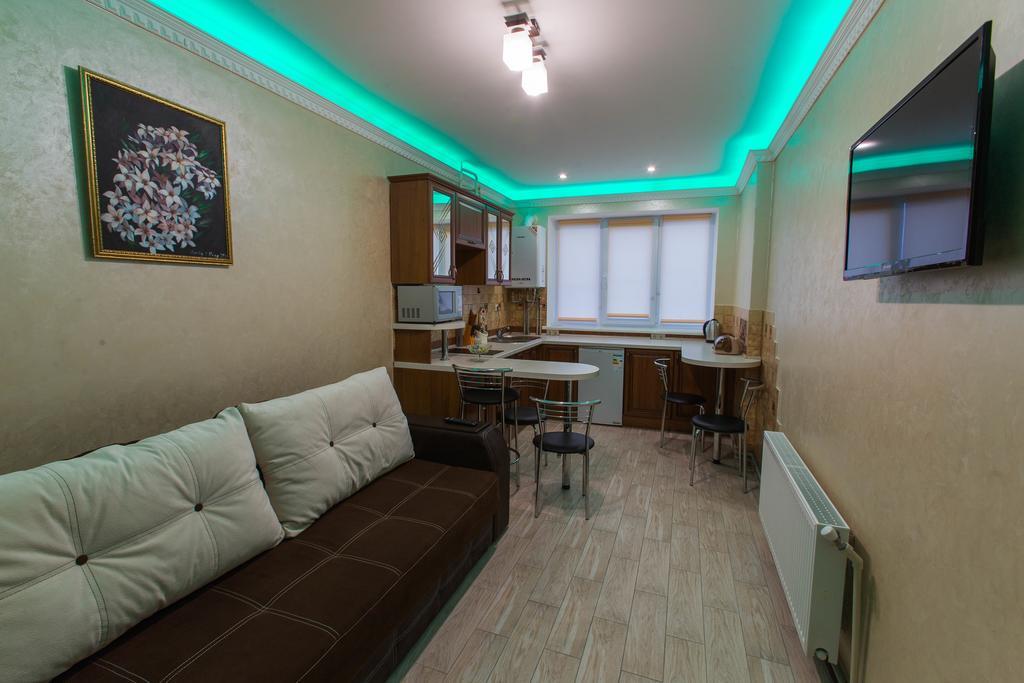 איוונו-פרנקיבסק Modern Apartment On Akademika Sakharova 27A מראה חיצוני תמונה