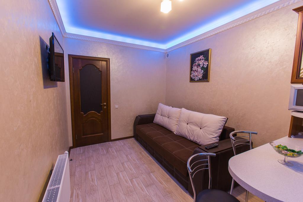 איוונו-פרנקיבסק Modern Apartment On Akademika Sakharova 27A מראה חיצוני תמונה