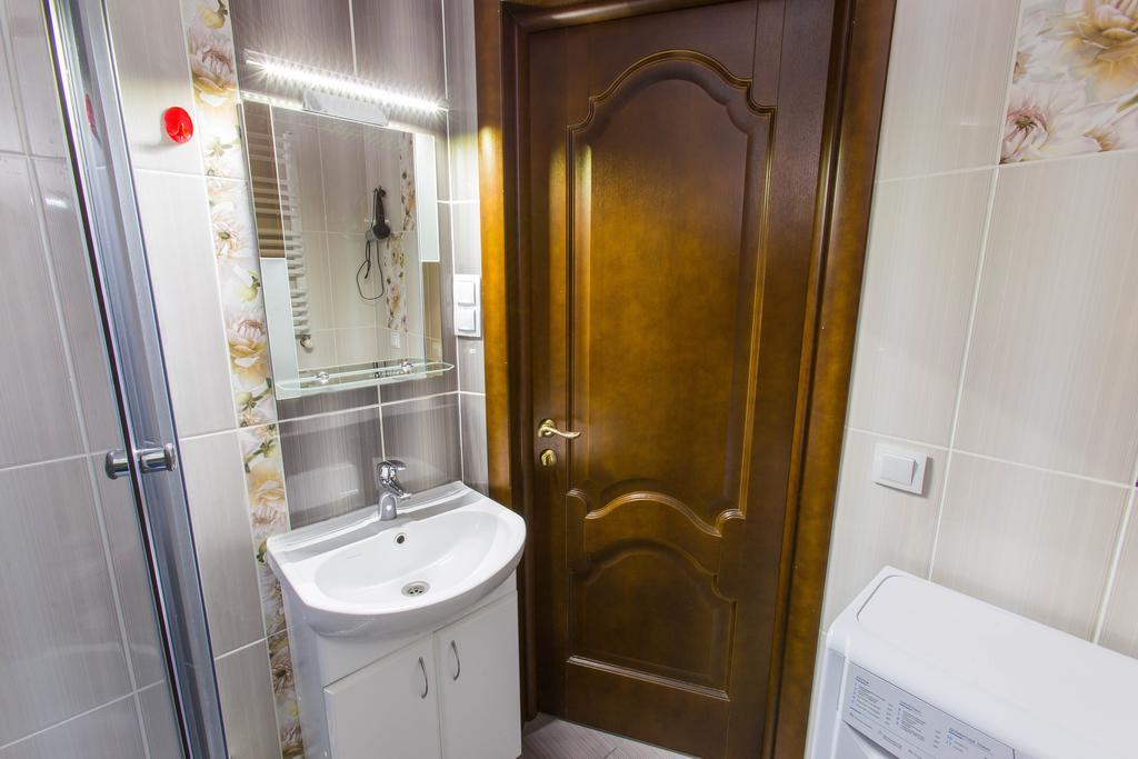 איוונו-פרנקיבסק Modern Apartment On Akademika Sakharova 27A מראה חיצוני תמונה